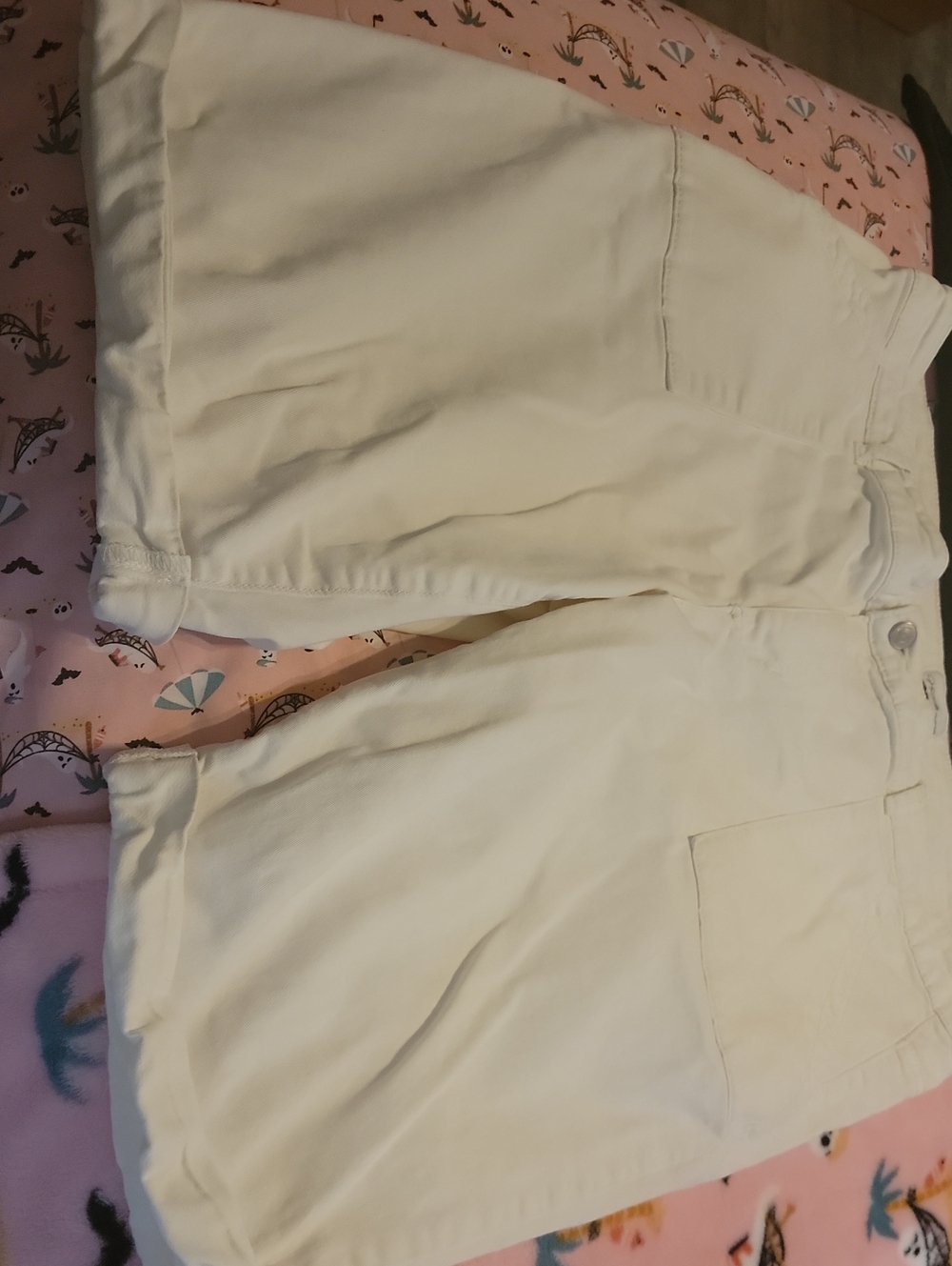 Jacklyn Smith Women's White Bermuda Shorts - Classic Summer Staple